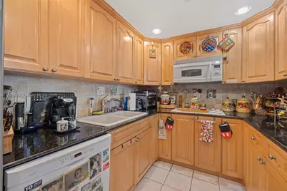 2401 Collins Ave #1712, Miami Beach, FL 33140 - Photo 20