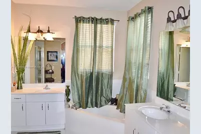 15601 SW 31st Ln, Miami, FL 33185 - Photo 10