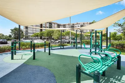 1100 Saint Charles Pl #PH5, Pembroke Pines, FL 33026 - Photo 22