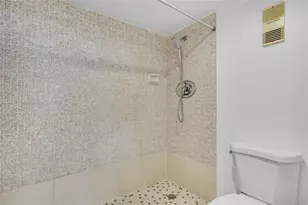 1100 St Charles Pl, Pembroke Pines, FL 33026 - Photo 12