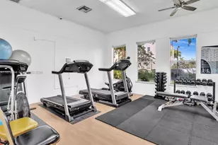 2841 Somerset Dr, Lauderdale Lakes, FL 33311 - Photo 16
