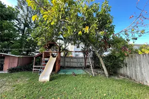 1107 NE 8th St, Hallandale Beach, FL 33009 - Photo 16