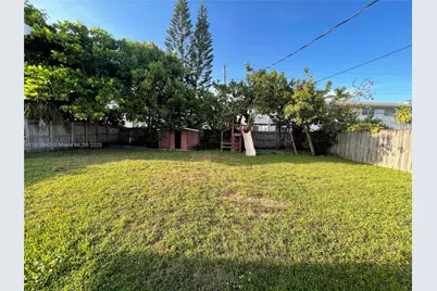 1107 NE 8th St, Hallandale Beach, FL 33009 - Photo 10