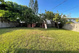 1107 NE 8th St, Hallandale Beach, FL 33009 - Photo 10