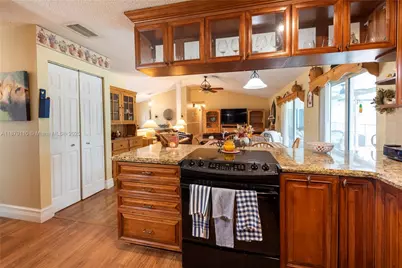 10630 NW 41st St, Coral Springs, FL 33065 - Photo 6