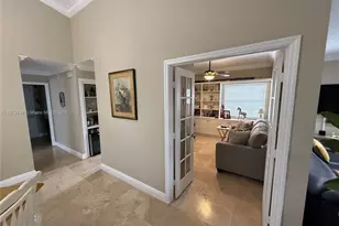 1040 Wilshire Cir W, Pembroke Pines, FL 33027 - Photo 24