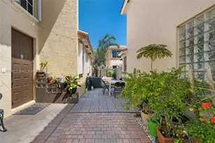 1251 Johnson Ct, Hollywood, FL 33019 - Photo 24