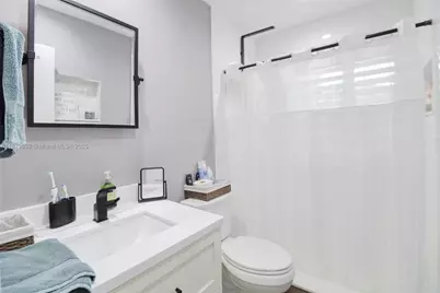 15000 Egan Ln, Miami Lakes, FL 33014 - Photo 20