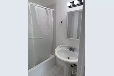 402 NW 84th Ter #402, Miami, FL 33150 - Photo 4