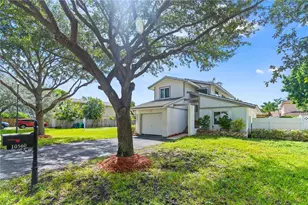 10560 La Placida Dr, Coral Springs, FL 33065 - Photo 2