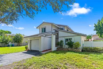 10560 La Placida Dr, Coral Springs, FL 33065 - Photo 18