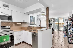 546 SW 1st St, Miami, FL 33130 - Photo 1