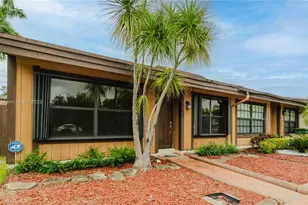 2290 Oak Ct, Pembroke Pines, FL 33026 - Photo 6
