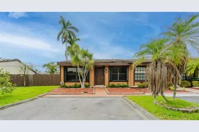 2290 Oak Ct, Pembroke Pines, FL 33026 - Photo 1