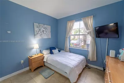 983 NE 42nd Pl, Homestead, FL 33033 - Photo 8