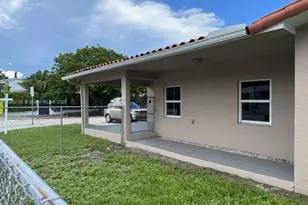 200 NE 44th St, Miami, FL 33137 - Photo 2