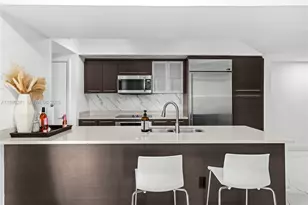55 SE 6th St, Miami, FL 33131 - Photo 4