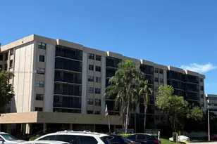 900 NE 195th St, Miami, FL 33179 - Photo 26