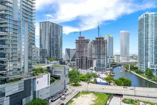 41 SE 5th St, Miami, FL 33131 - Photo 20