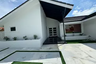 41 NW 136th Ct, Miami, FL 33182 - Photo 2