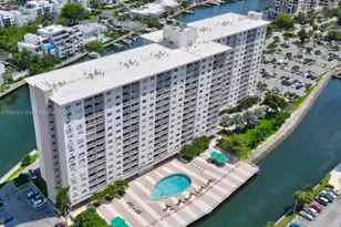 400 Kings Point Dr, Sunny Isles Beach, FL 33160 - Photo 18