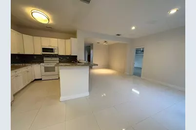 10812 NW 51 St Ln #0, Doral, FL 33172 - Photo 6