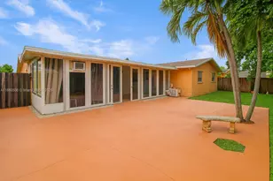 8930 NW 11th St, Pembroke Pines, FL 33024 - Photo 8