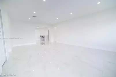 6320 NW 113th Ter, Hialeah, FL 33012 - Photo 12