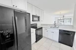 9956 Nob Hill Pl, Sunrise, FL 33351 - Photo 6