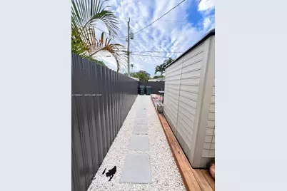 281 Lafayette Dr, Miami Springs, FL 33166 - Photo 10