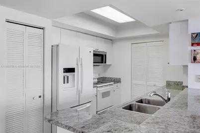 19501 W Country Club Dr #2412, Aventura, FL 33180 - Photo 6