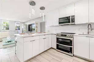 100 Lincoln Rd, Miami Beach, FL 33139 - Photo 16