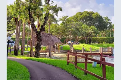 901 Colony Point Cir #304, Pembroke Pines, FL 33026 - Photo 6