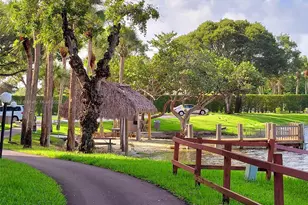 901 Colony Point Cir, Pembroke Pines, FL 33026 - Photo 6