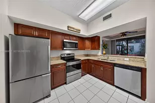10541 NW 10th St, Plantation, FL 33322 - Photo 6