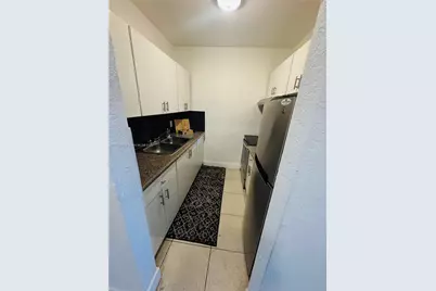 1403 NW 103rd St #304, Miami, FL 33147 - Photo 4
