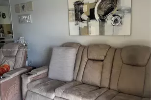 1975 W 44th Pl, Hialeah, FL 33012 - Photo 10