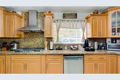 18501 SW 130th Ave, Miami, FL 33177 - Photo 14