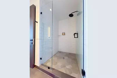 398 NE 5th St #3810, Miami, FL 33132 - Photo 12