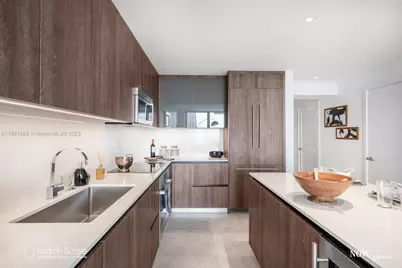 88 SW 7th St #2406, Miami, FL 33130 - Photo 4