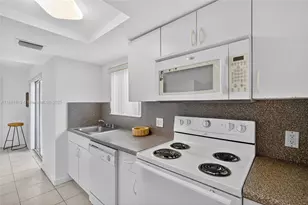 2475 NW 16th St Rd, Miami, FL 33125 - Photo 16