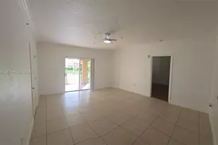 215 SW 117th Terrace, Pembroke Pines, FL 33025 - Photo 6