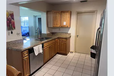 6806 NW 75th Dr, Tamarac, FL 33321 - Photo 2
