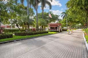 611 S Hollybrook Dr, Pembroke Pines, FL 33025 - Photo 22