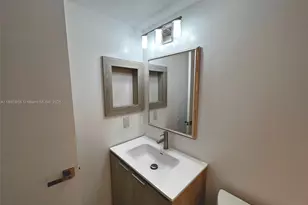 200 SW 132nd Way, Pembroke Pines, FL 33027 - Photo 4