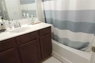 8899 NW 107 Ct, Doral, FL 33178 - Photo 18