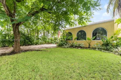 34 SW 18th Rd #0, Miami, FL 33129 - Photo 2