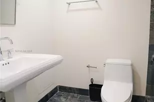 6039 Collins Ave, Miami Beach, FL 33140 - Photo 14