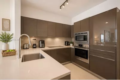 1080 Brickell Ave #2503, Miami, FL 33131 - Photo 4