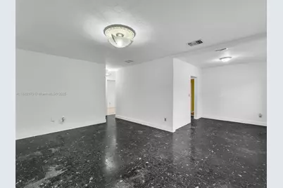 3680 NW 16th St, Miami, FL 33125 - Photo 10